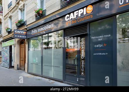 Vista esterna di un'agenzia Cafpi. Cafpi è una società francese di intermediazione in prodotti finanziari, in particolare in prestiti immobiliari, mutui e crediti Foto Stock