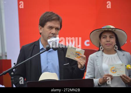 CUENCA-LANZAMIENTO AGENDA-FIESTAS DE CUENCA Cuenca, Ecuador 20 de octubre de 2023 EN la Plazoleta de San Francisco en el centro historico de Cuenca se desarrollo el lanzamiento de la agenda conmemorativa la Fiesta es en Cuenca por el 203 de Aniversario de Independencia de la ciudad. El alcalde Cristian Zamora y autoridades de la ciudad estubieron en el evento el dia de hoy. foto Boris Romoleroux/API. ACE-CUENCA-LANZAMIENTOAGENDA-FIESTASDECUENCA-9d0de61774d2e425c2cda4ccc4ad13d05 ** CUENCA LANCIO DEL PROGRAMMA DEL FESTIVAL CUENCAS Cuenca, Ecuador 20 ottobre 2023 nella Plazoleta de San Franci Foto Stock