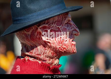 Italia, Cosplay Festival, Cosplayer vestito da Freddy Krueger da un incubo Foto Stock