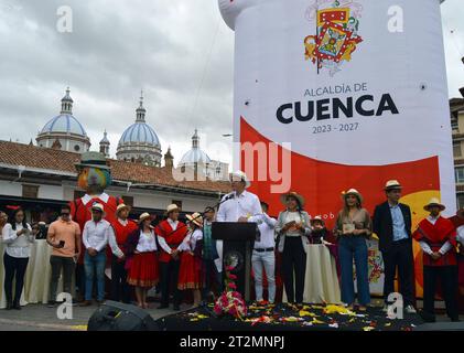 CUENCA-LANZAMIENTO AGENDA-FIESTAS DE CUENCA Cuenca, Ecuador 20 de octubre de 2023 EN la Plazoleta de San Francisco en el centro historico de Cuenca se desarrollo el lanzamiento de la agenda conmemorativa la Fiesta es en Cuenca por el 203 de Aniversario de Independencia de la ciudad. El alcalde Cristian Zamora y autoridades de la ciudad estubieron en el evento el dia de hoy. foto Boris Romoleroux/API. ACE-CUENCA-LANZAMIENTOAGENDA-FIESTASDECUENCA-7118b64acd02b23f34ca8b7de4025c26 *** CUENCA LANCIO DEL PROGRAMMA DEL FESTIVAL CUENCAS Cuenca, Ecuador 20 ottobre 2023 nella Plazoleta de San Franci Foto Stock