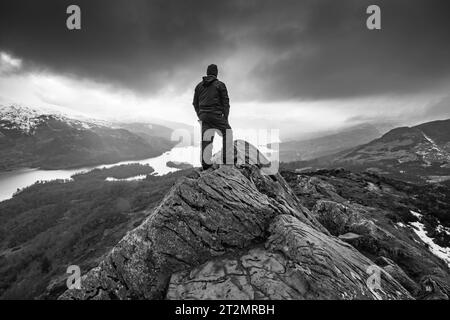 Raggiungi la cima Ben A'an e goditi la vista spettacolare sul Loch Katrine Foto Stock