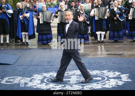 Oviedo, Asturie, 20 ottobre 2023: The Princess of Asturias Award for Literature, Haruki Murakami durante il Blue Carpet of the Princess Awards 2023, il 20 ottobre 2023, a Oviedo, in Spagna. Credito: Alberto Brevers / Alamy Live News. Foto Stock