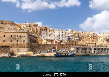 VALLETTA, MALTA - 11 SETTEMBRE 2017: Vista sul lungomare di la Valletta Grand Harbor nel settembre 2017. Foto Stock