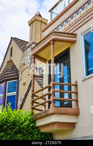 Dettaglio esterno del balcone della casa di San Francisco in stile moderno Foto Stock
