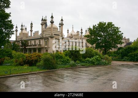 Il Royal Pavilion, noto anche come Brighton Pavilion, è un'ex residenza reale situata a Brighton, in Inghilterra. A partire dal 1787, è stato costruito Foto Stock