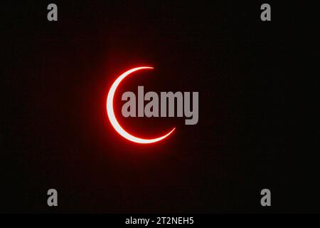 Anular Eclipse Near Peak in Austin, Texas, 14 ottobre 2023. Foto Stock