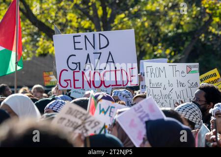 Minneapolis, Minnesota. Marcia per la Palestina. Migliaia di persone si radunano a sostegno dei palestinesi e condannano i bombardamenti a Gaza. Foto Stock