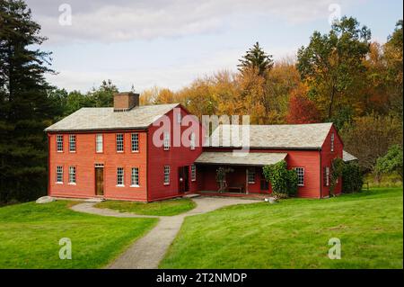 La Fruitlands Farm House abitata da Louisa May Alcott e la sua famiglia, e visitata da Ralph Waldo Emerson, e Thoreau in un giorno coperto con strik Foto Stock