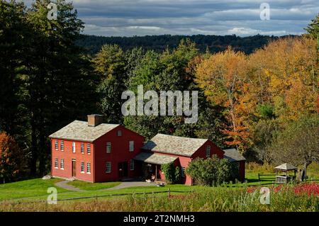 La Fruitlands Farm House abitata da Louisa May Alcott e la sua famiglia, e visitata da Ralph Waldo Emerson, e Thoreau in un giorno coperto con strik Foto Stock