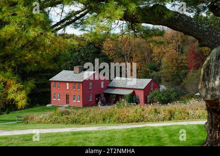 La Fruitlands Farm House abitata da Louisa May Alcott e la sua famiglia, e visitata da Ralph Waldo Emerson, e Thoreau in un giorno coperto con strik Foto Stock