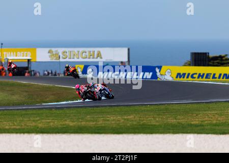 Ventnor, Australia. 21 ottobre 2023. 21 ottobre 2023; Phillip Island Grand Prix Circuit, Ventnor, Victoria, Australia; 2023 MotoGP Guru by Gryfyn Australian Motorcycle Grand Prix, Race Day; Aleix Espargaro, Fabio di Giannantonio durante le qualifiche all'Australian MotoGP Credit: Action Plus Sports Images/Alamy Live News Foto Stock