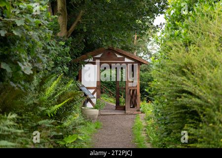 Il capannone che segna l'estremità occidentale del sentiero del Vallo di Adriano a Bowness-on-Solway, Cumbria, Regno Unito Foto Stock