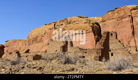 le antiche rovine native americane di hungo pavi nel parco storico nazionale della cultura chaco in inverno vicino a farmington, new mexico Foto Stock