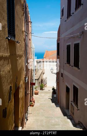 Via pedonale a Castelsardo - Sardegna - Italia Foto Stock