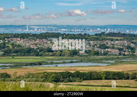 Vista su Bembridge da Culver Down, Isola di Wight, Inghilterra Foto Stock