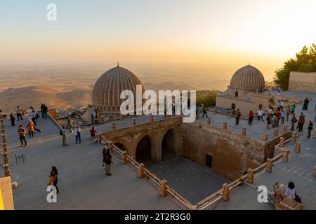 Tetto della Zinciriye Medresesi o Sultan Isa Madrasa al crepuscolo a Mardin, Foto Stock