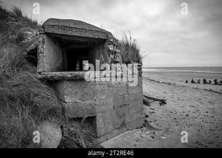 Bunker di cemento della seconda guerra mondiale alla fine di Spren Head, East Riding of Yorkshire, Regno Unito Foto Stock