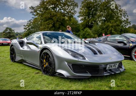 2020 Ferrari 488 pista, in mostra al Salon Privé Concours d'Elégance Motor show tenutosi a Blenheim Palace. Foto Stock