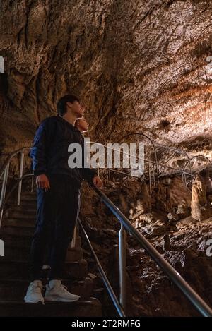 Demanovska Dolina, Slovacchia - 19 luglio 2022: Grotta Demanovska Freedom sui monti dei bassi Tatra in Slovacchia Foto Stock