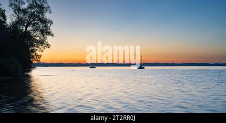 Alba al Malerwinkel, Chiemsee, Chiemgau, Baviera, Germania Foto Stock