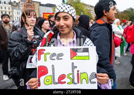 Edimburgo, Scozia, Regno Unito. 21 ottobre 2023. Raduno pro-Palestina a Edimburgo e in altre città del Regno Unito per protestare contro l'attuale situazione in Israele e Gaza. Iain Masterton/Alamy Live News Foto Stock