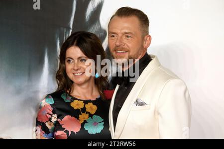 Simon Pegg e sua moglie Maureen partecipano alla premiere britannica di "Mission: Impossible - Fallout" al BFI IMAX di Londra, Inghilterra. Foto Stock