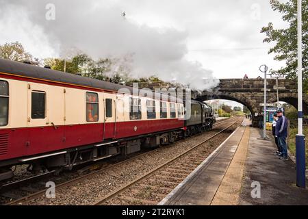 Royal Scot, 46100, Daphos Trains Classic Steam Pennine Moors Explorer viaggiando Rugby 21/10/23 fino a Hellifield e passando per Long Preston. Foto Stock