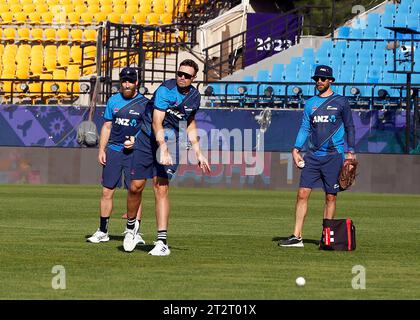 Dharamshala, Himachal Pradesh, India. 21 ottobre 2023. La neozelandese Kane Williamson durante la sessione di allenamento prima della partita contro l'India durante la Coppa del mondo maschile ICC 2023 all'HPCA Stadium di Dharamshala. (Immagine di credito: © Shailesh Bhatnagar/Pacific Press via ZUMA Press Wire) SOLO USO EDITORIALE! Non per USO commerciale! Foto Stock