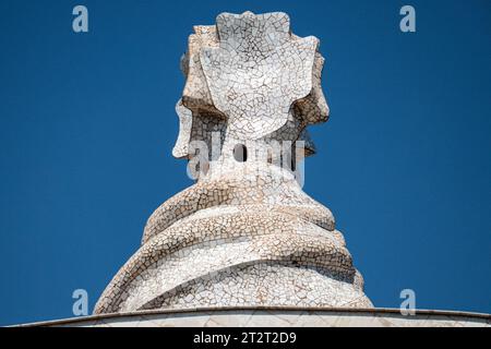 Dettagli del lavoro di un genio chiamato Gaudi a Barcellona. Foto Stock