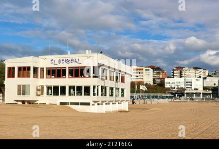 Ristorante stella Michelin El Serbal sulla spiaggia a Sardinero Santander Cantabria Spagna Foto Stock