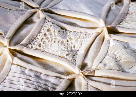 1980 Antico motivo della finestra della Cattedrale fatto a mano Wedding Quilt, Stati Uniti Foto Stock