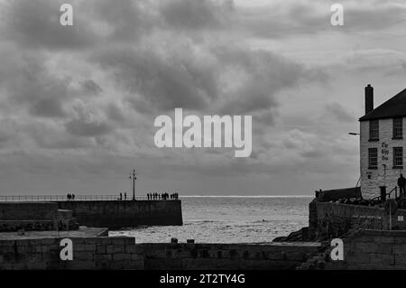 PORTHLEVEN HARBOR CORNWALL Foto Stock