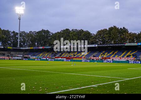 Waalwijk, Paesi Bassi. 21 ottobre 2023. WAALWIJK, PAESI BASSI - 21 OTTOBRE: Vista generale del Mandemakers Stadion durante la partita olandese Eredivisie tra RKC Waalwijk e FC Volendam al Mandemakers Stadion il 21 ottobre 2023 a Waalwijk, Paesi Bassi. (Foto di Gabriel Calvino Alonso/Orange Pictures) credito: Orange Pics BV/Alamy Live News Foto Stock