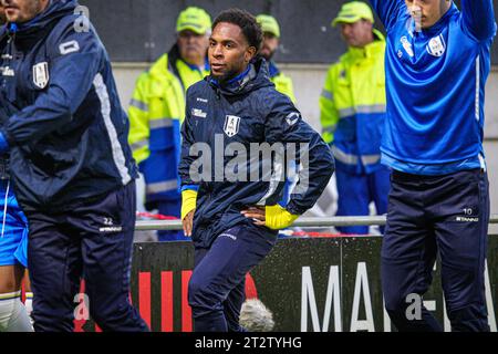 Waalwijk, Paesi Bassi. 21 ottobre 2023. WAALWIJK, PAESI BASSI - 21 OTTOBRE: Denilho Cleonise del RKC Waalwijk durante il match olandese Eredivisie tra il RKC Waalwijk e il FC Volendam al Mandemakers Stadion il 21 ottobre 2023 a Waalwijk, Paesi Bassi. (Foto di Gabriel Calvino Alonso/Orange Pictures) credito: Orange Pics BV/Alamy Live News Foto Stock