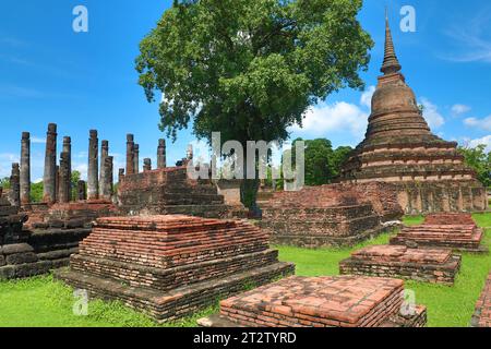 Tempio di Wat Mahathat, Royal Sanctuary, Sukhothai, Thailandia Foto Stock