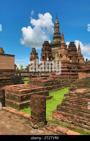 Tempio di Wat Mahathat, Royal Sanctuary, Sukhothai, Thailandia Foto Stock