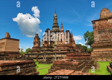 Tempio di Wat Mahathat, Royal Sanctuary, Sukhothai, Thailandia Foto Stock