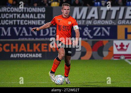 Waalwijk, Paesi Bassi. 21 ottobre 2023. WAALWIJK, PAESI BASSI - 21 OTTOBRE: Damon Mirani del Volendam dribbling durante il match olandese Eredivisie tra RKC Waalwijk e FC Volendam al Mandemakers Stadion il 21 ottobre 2023 a Waalwijk, Paesi Bassi. (Foto di Gabriel Calvino Alonso/Orange Pictures) credito: Orange Pics BV/Alamy Live News Foto Stock