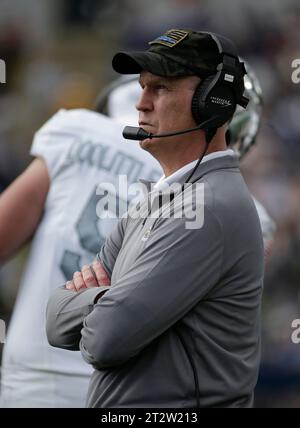 Annapolis, MD, USA. 21 ottobre 2023. L'allenatore capo dei Falcons dell'Air Force Troy Calhoun durante una partita di football NCAA tra la United States Naval Academy e la United States Air Force Academy al Navy-Marine Corp Memorial Stadium di Annapolis, Maryland. Justin Cooper/CSM/Alamy Live News Foto Stock