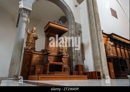 La cattedrale di San Clemente è il principale luogo di culto della città di Teano, in Campania, e sede della diocesi di Teano-Calvi Foto Stock