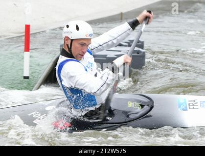 Cesson Sevigne, Francia. 21 ottobre 2023. Adrien Ficsher 3eme Championnat de France K1 Men durante i campionati francesi Slalom e kayak Cross, evento canoa il 21 ottobre 2023 allo Stade d'eaux vives di Cesson-Sevigne, Francia. Foto di Laurent Lairys/ABACAPRESS.COM Credit: Abaca Press/Alamy Live News Foto Stock