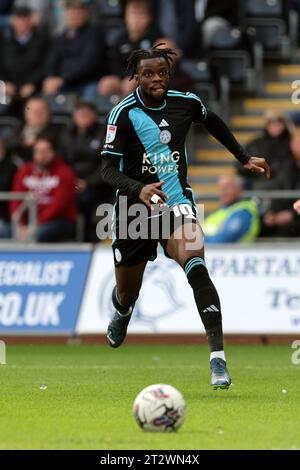 Swansea, Regno Unito. 21 ottobre 2023. Stephy Mavididi di Leicester City in azione. Partita di campionato EFL Skybet, Swansea City contro Leicester City presso lo Stadio Swansea.com di Swansea, Galles, sabato 21 ottobre 2023. Questa immagine può essere utilizzata solo per scopi editoriali. Solo per uso editoriale, foto di Andrew Orchard/Andrew Orchard fotografia sportiva/Alamy Live news credito: Andrew Orchard fotografia sportiva/Alamy Live News Foto Stock