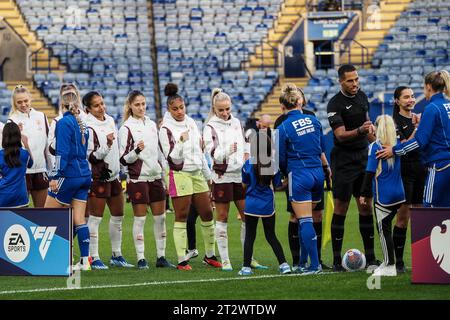 Leicester, Regno Unito. 21 ottobre 2023. Leicester, Inghilterra, 21 ottobre 2023: I giocatori si schierano durante la partita di Barclays fa Womens Super League tra Leicester City e Manchester City al King Power Stadium di Leicester, Inghilterra (Natalie Mincher/SPP) credito: SPP Sport Press Photo. /Alamy Live News Foto Stock