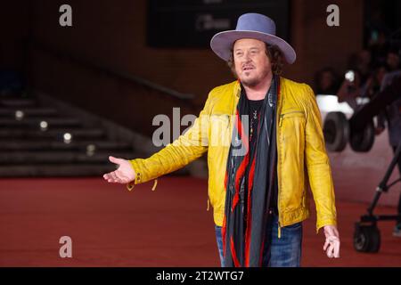 Roma, Italia. 21 ottobre 2023. Il cantante zucchero Fornaciari partecipa al Red carpet del film zucchero - Sugar Fornaciari durante la quarta serata della diciottesima edizione del Festival del Cinema di Roma, il 21 ottobre 2023 (foto di Matteo Nardone/Pacific Press/Sipa USA) crediti: SIPA USA/Alamy Live News Foto Stock