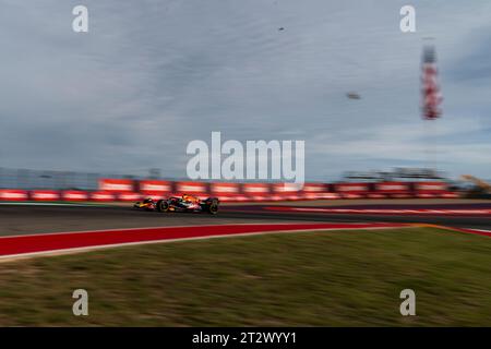 Austin, Stati Uniti. 21 ottobre 2023. Il pilota olandese di Formula 1 Max Verstappen della Red Bull Racingraces nella Sprint durante il Gran Premio di Formula uno degli Stati Uniti sul circuito delle Americhe di Austin, Texas, sabato 21 ottobre 2023. Foto di Greg Nash/UPI Credit: UPI/Alamy Live News Foto Stock