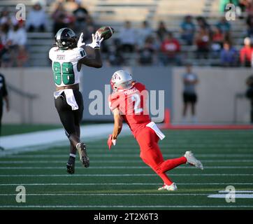 21 ottobre 2023 - il wide receiver degli Hawaii Rainbow Warriors Alex Perry #88 riceve un passaggio durante una partita tra i New Mexico Lobos e gli Hawaii Rainbow Warriors allo University Stadium di Albuquerque, NM - Michael Sullivan/CSM Foto Stock