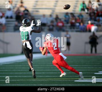 21 ottobre 2023 - il wide receiver degli Hawaii Rainbow Warriors Alex Perry #88 riceve un passaggio durante una partita tra i New Mexico Lobos e gli Hawaii Rainbow Warriors allo University Stadium di Albuquerque, NM - Michael Sullivan/CSM Foto Stock