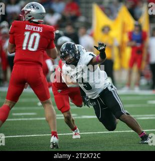 21 ottobre 2023 - il linebacker degli Hawaii Rainbow Warriors Jalen Smith n. 3 cerca di raggiungere il quarterback durante una partita tra i New Mexico Lobos e gli Hawaii Rainbow Warriors allo University Stadium di Albuquerque, NM - Michael Sullivan/CSM Foto Stock