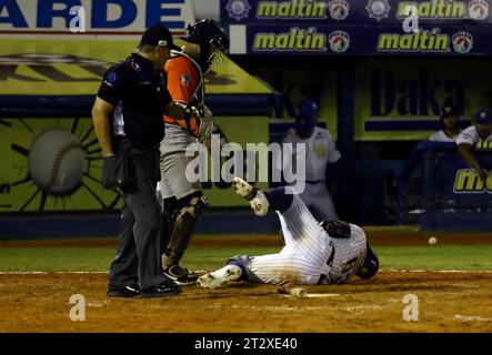 Valencia, Carabobo, Venezuela. 21 ottobre 2023. 21 ottobre 2023. Prima partita di baseball professionistico venezuelana della stagione 2023-2024 tra Aguilas del Zulia e Navegantes del Magallanes allo stadio Jose Bernardo Perez nella città di Valencia, stato del Carabobo. Foto: Juan Carlos Hernandez (Credit Image: © Juan Carlos Hernandez/ZUMA Press Wire) SOLO USO EDITORIALE! Non per USO commerciale! Foto Stock