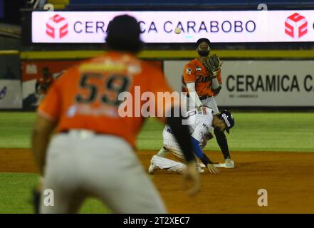 Valencia, Carabobo, Venezuela. 21 ottobre 2023. 21 ottobre 2023. Prima partita di baseball professionistico venezuelana della stagione 2023-2024 tra Aguilas del Zulia e Navegantes del Magallanes allo stadio Jose Bernardo Perez nella città di Valencia, stato del Carabobo. Foto: Juan Carlos Hernandez (Credit Image: © Juan Carlos Hernandez/ZUMA Press Wire) SOLO USO EDITORIALE! Non per USO commerciale! Foto Stock